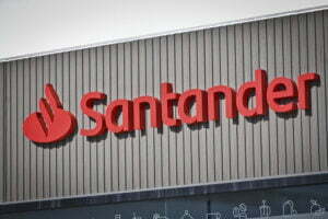 Santander rebaja más de la mitad su riesgo inmobiliario en dos años